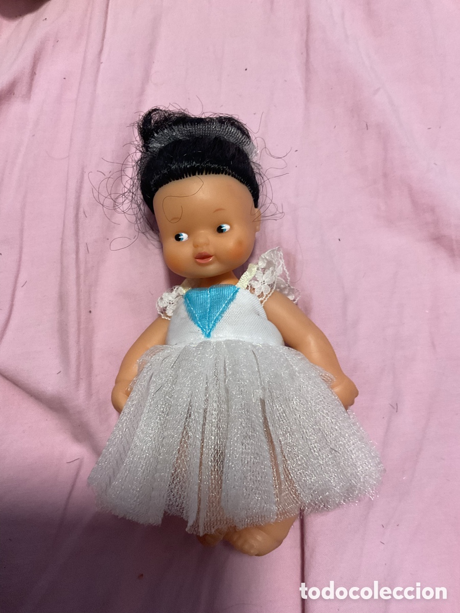 Mu&ntilde;ecas Lesly y Barriguitas: Barriguitas Odette del Lago de los Cisnes de la Serie cuentos de Famosa
