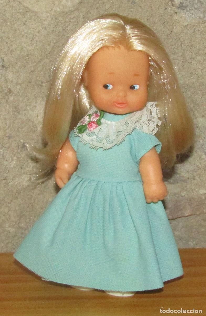 Mu&ntilde;ecas Lesly y Barriguitas: ANTIGUA BARRIGUITAS, DE FAMOSA - CONJUNTO ORIGINAL CON ETIQUETA - A&Ntilde;OS 70/80 - PIERNA RECTA