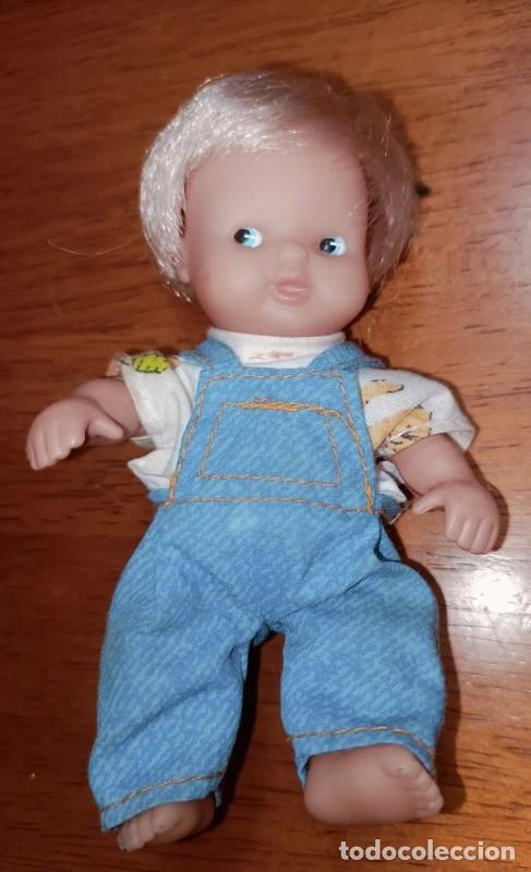 Mu&ntilde;ecas Lesly y Barriguitas: Raro mu&ntilde;eco de Famosa vintage, tipo Barriguitas.