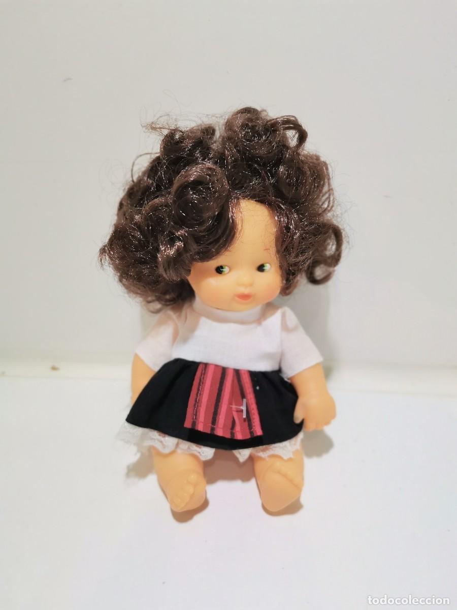 Mu&ntilde;ecas Lesly y Barriguitas: mu&ntilde;eca barriguitas pelo rizado - Foto 1