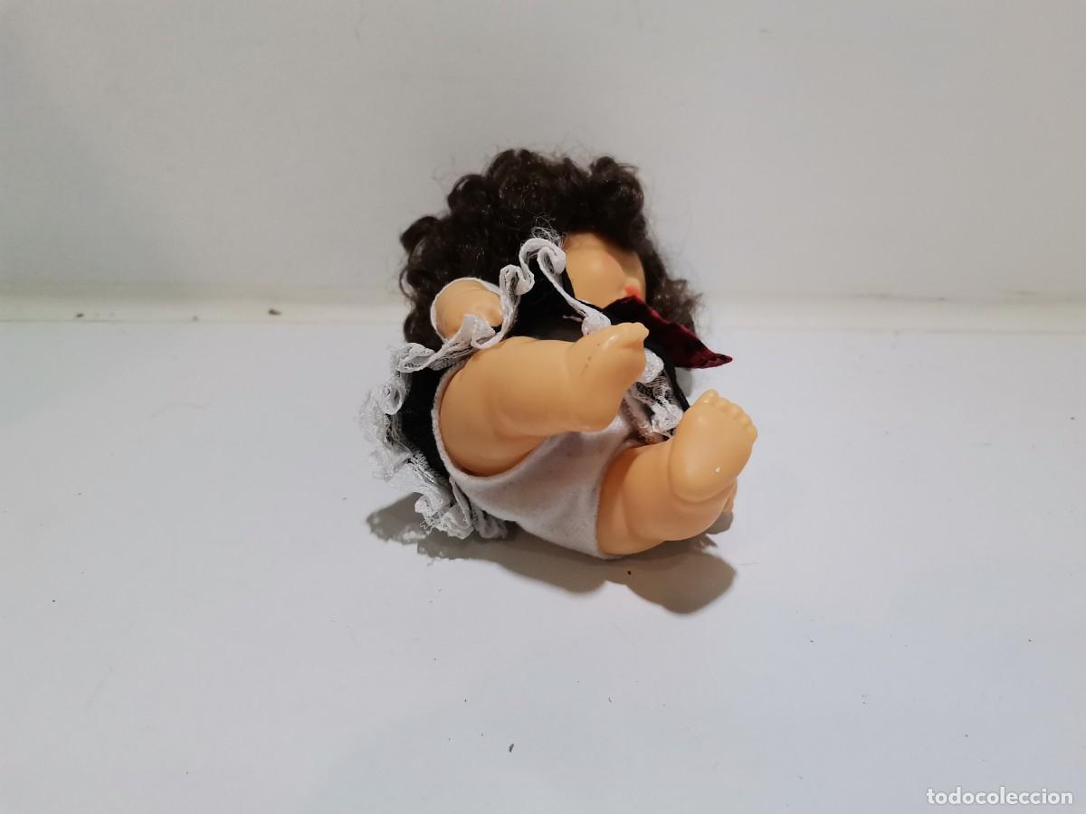 Mu&ntilde;ecas Lesly y Barriguitas: mu&ntilde;eca barriguitas pelo rizado - Foto 4