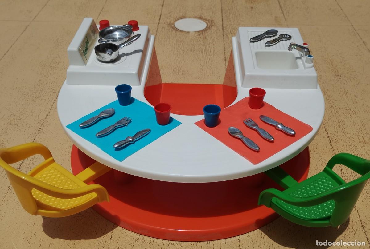 Mu&ntilde;ecas Lesly y Barriguitas: Cocina para Barriguitas de Famosa 1983
