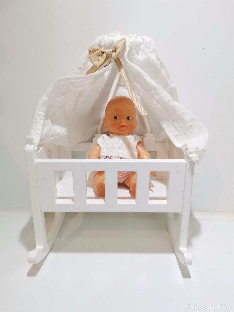 Mu&ntilde;ecas Lesly y Barriguitas: lote de barriguitas y cuna