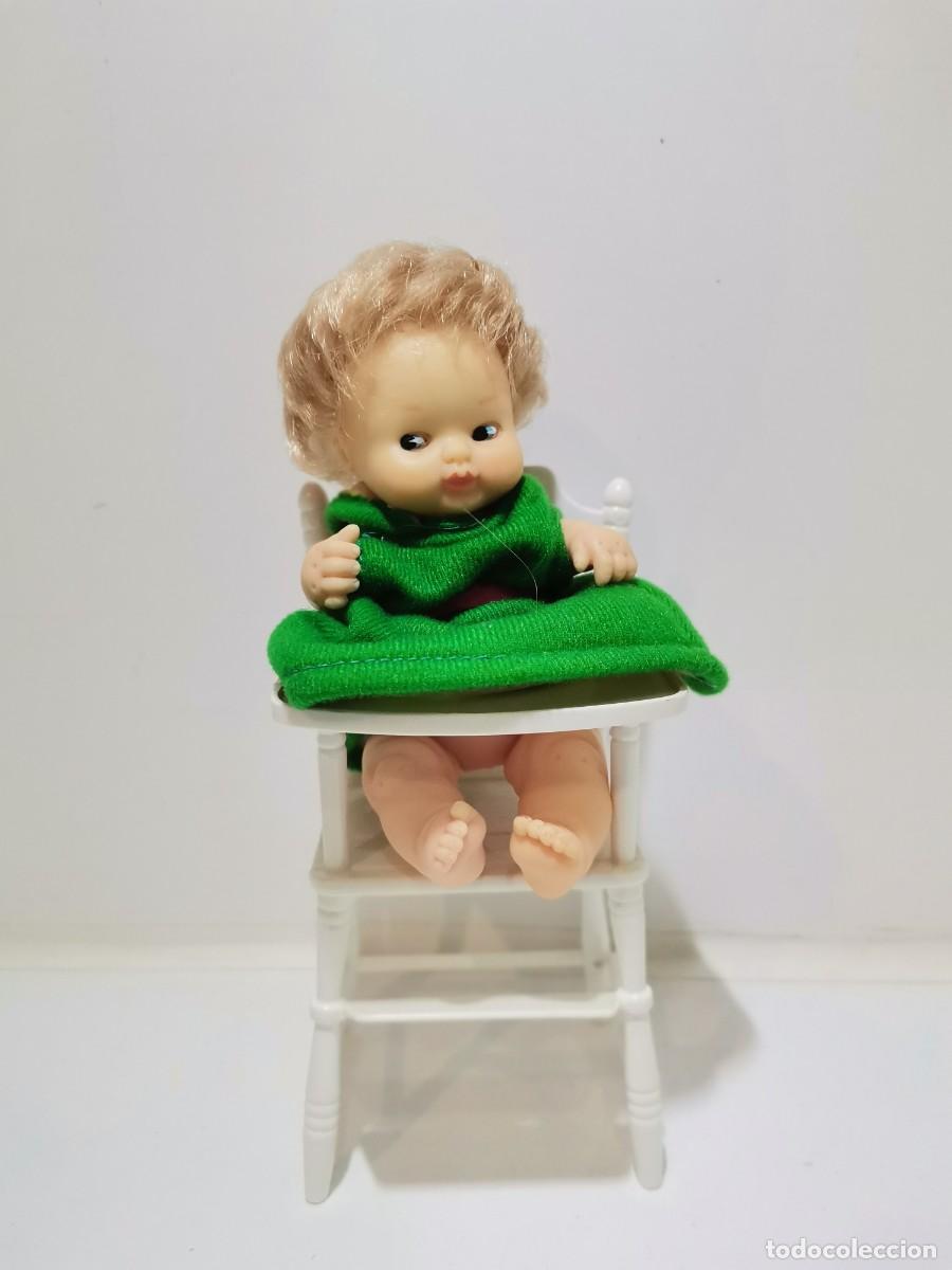 Mu&ntilde;ecas Lesly y Barriguitas: mu&ntilde;eca barriguitas con trona