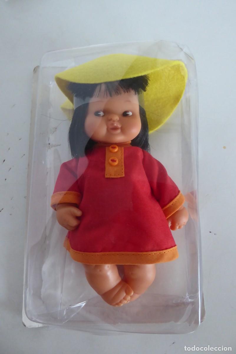 Mu&ntilde;ecas Lesly y Barriguitas: BARRIGUITAS PA&Iacute;SES CHINA - SALVAT A&Ntilde;O 2000