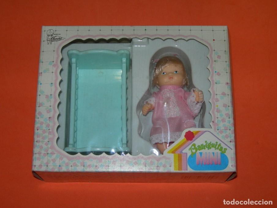 Mu&ntilde;ecas Lesly y Barriguitas: ANTIGUA MU&Ntilde;ECA BARRIGUITAS MINI CON CUNA AZUL - NUEVA EN CAJA - ORIGINAL FAMOSA -