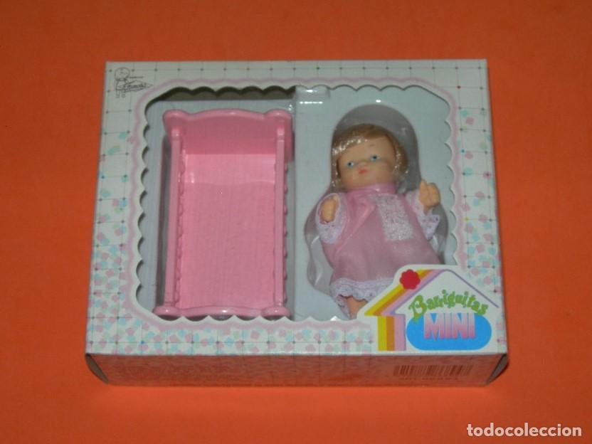 Mu&ntilde;ecas Lesly y Barriguitas: ANTIGUA MU&Ntilde;ECA BARRIGUITAS MINI CON CUNA ROSA - NUEVA EN CAJA - ORIGINAL FAMOSA -