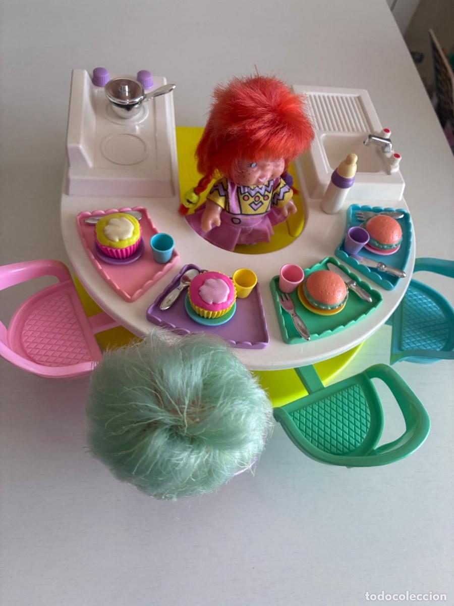 Mu&ntilde;ecas Lesly y Barriguitas: Cocinita barriguitas