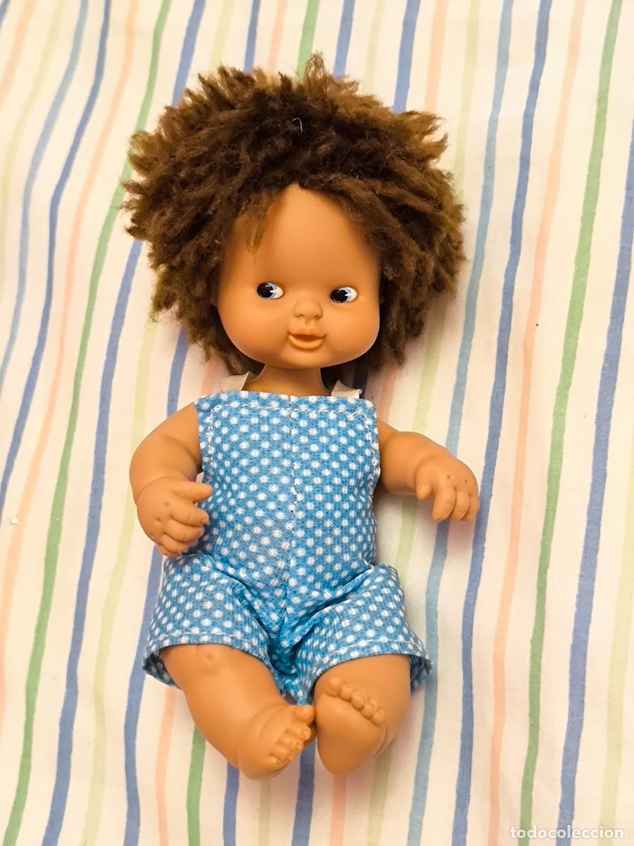 Mu&ntilde;ecas Lesly y Barriguitas: Mu&ntilde;eca Barriguitas mulata o negrita. Pelo lana. De Famosa.