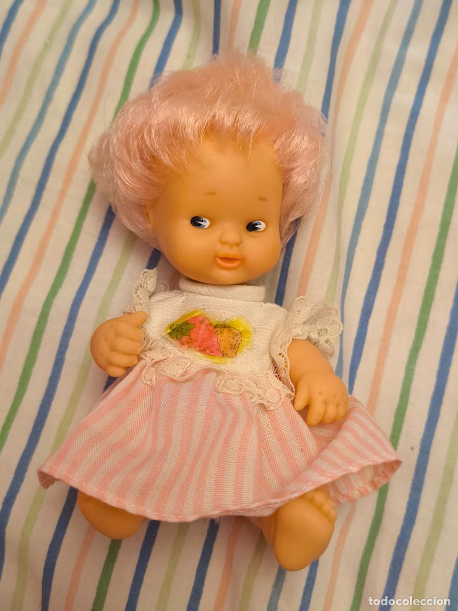 Mu&ntilde;ecas Lesly y Barriguitas: Mu&ntilde;eca Barriguitas Tutti Frutti fresa. De Famosa.
