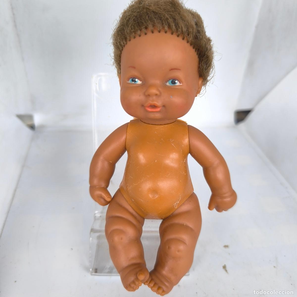 Mu&ntilde;ecas Lesly y Barriguitas: Mu&ntilde;eca barriguitas de Famosa con pendientes