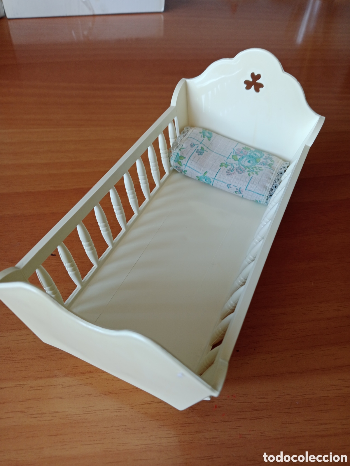 Mu&ntilde;ecas Lesly y Barriguitas: CUNA DE BARRIGUITAS CON LA ALMOHADA