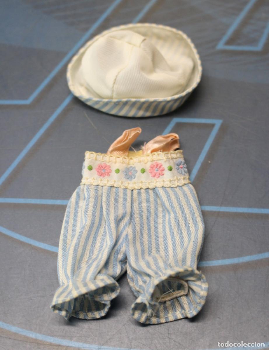 Mu&ntilde;ecas Lesly y Barriguitas: 20. Conjunto 46 cat&aacute;logo verde de Barriguitas de Famosa. Original a&ntilde;os 70.