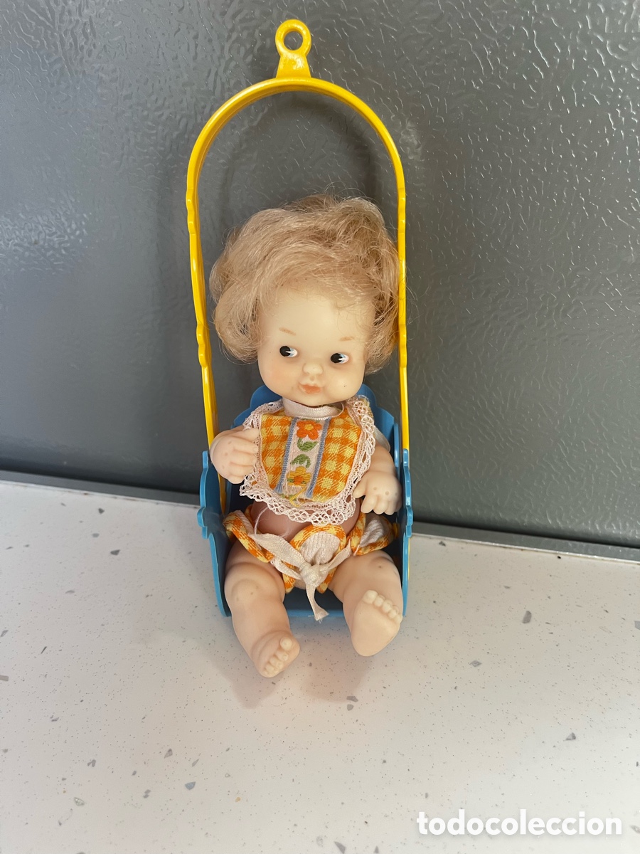 Mu&ntilde;ecas Lesly y Barriguitas: Antigua Barriguitas de Famosa, toda original con babero y pa&ntilde;al