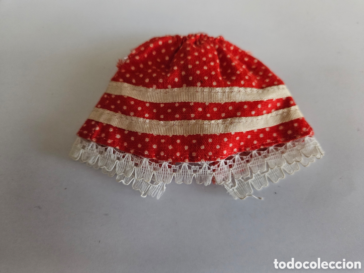 Mu&ntilde;ecas Lesly y Barriguitas: Lote Ropa y Accesorios Barriguitas de Famosa: Falda, Leotardos, Gorro y Piezas Barriguitas India/ 70
