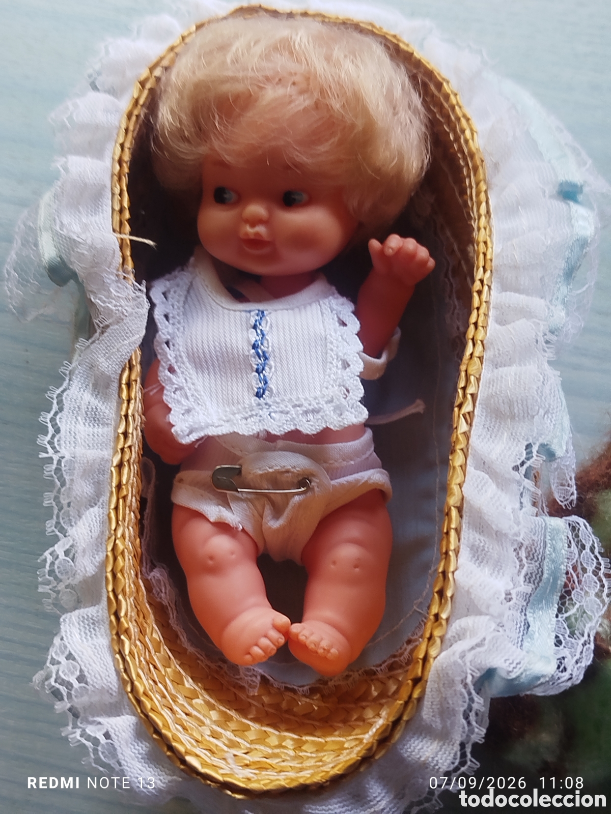 Mu&ntilde;ecas Lesly y Barriguitas: Antigua barriguitas con capazo a&ntilde;os 70