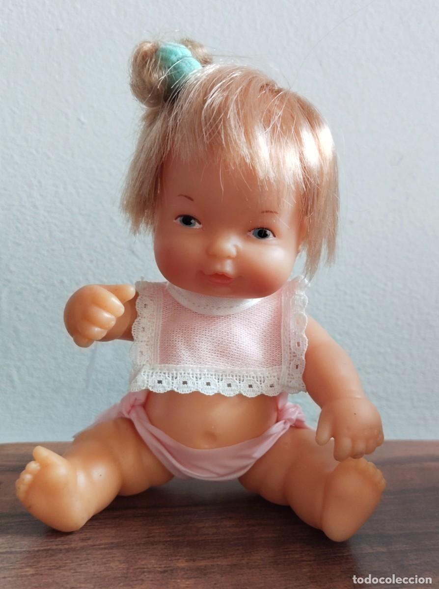 Lesly and Barriguitas dolls: Mu&ntilde;eca Barriguitas de Famosa. Con babero