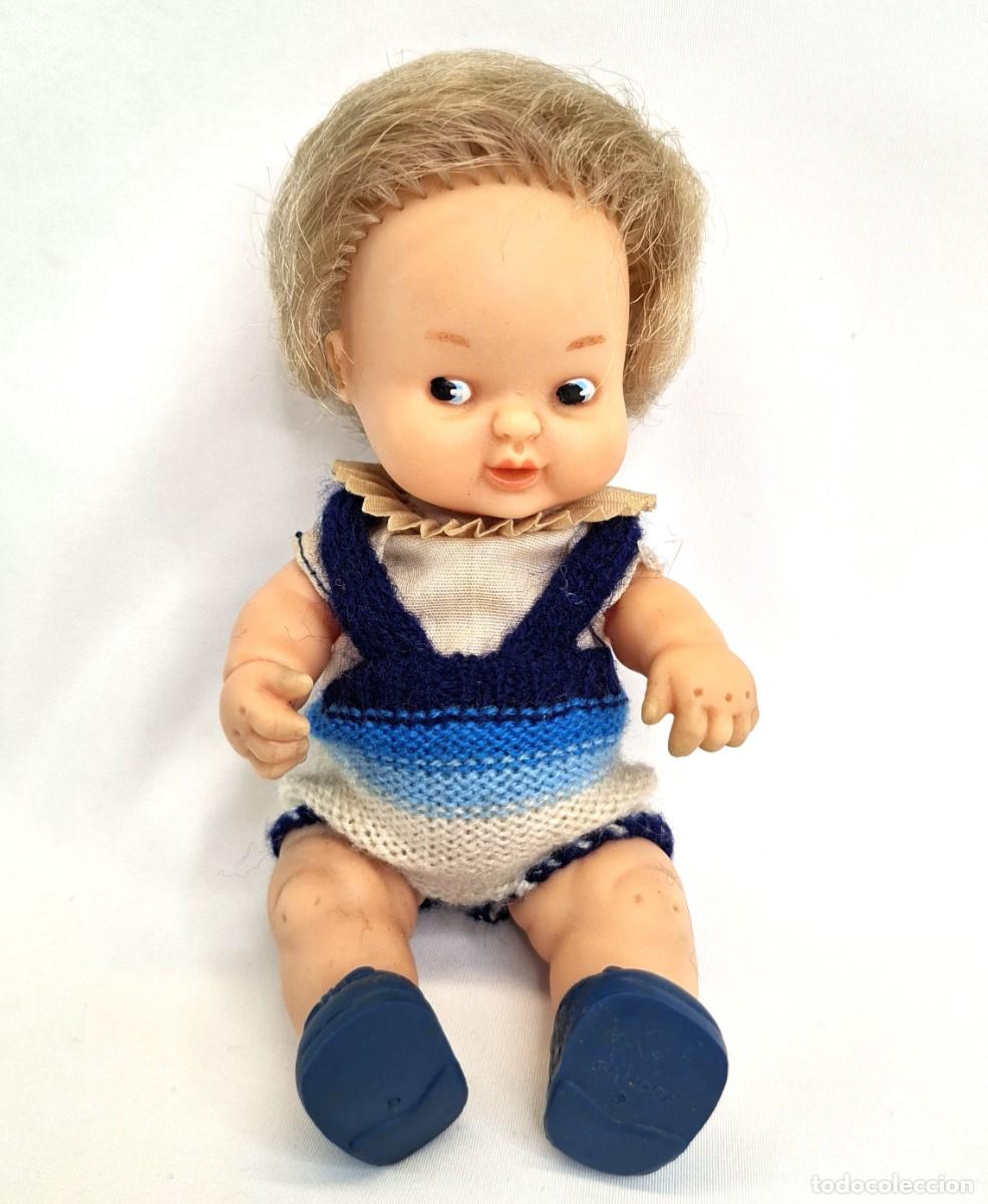 Mu&ntilde;ecas Lesly y Barriguitas: MU&Ntilde;ECA BARRIGUITAS DE FAMOSA, VESTIDA DE ORIGEN.