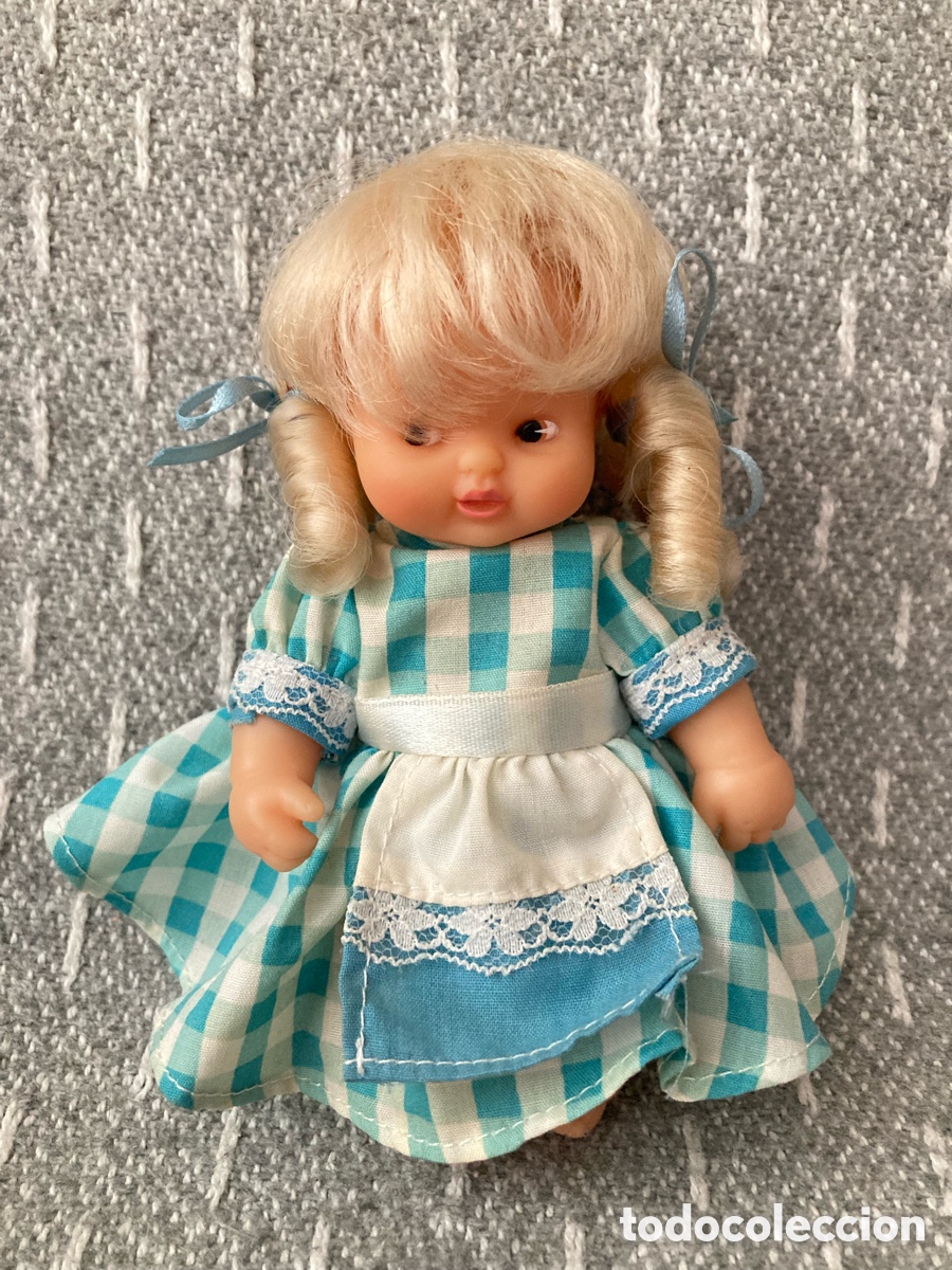 Mu&ntilde;ecas Lesly y Barriguitas: Mu&ntilde;eca de famosa Barriguita Ricitos de Oro