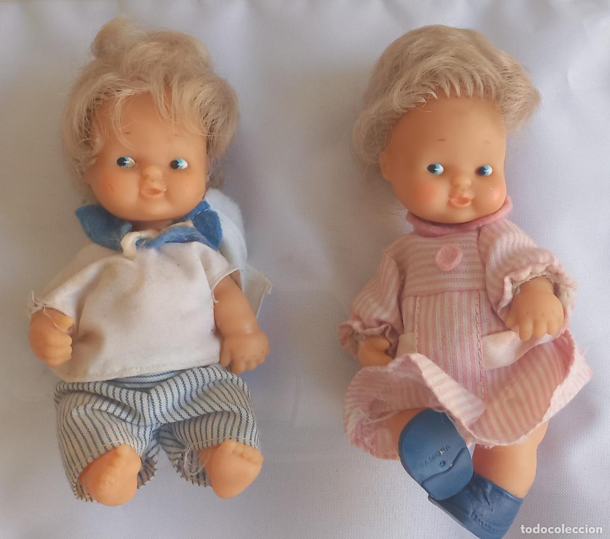 Mu&ntilde;ecas Lesly y Barriguitas: Lote de 2 mu&ntilde;ecas Barriguitas, una con zapatos marcadas en la nuca Famosa. 97