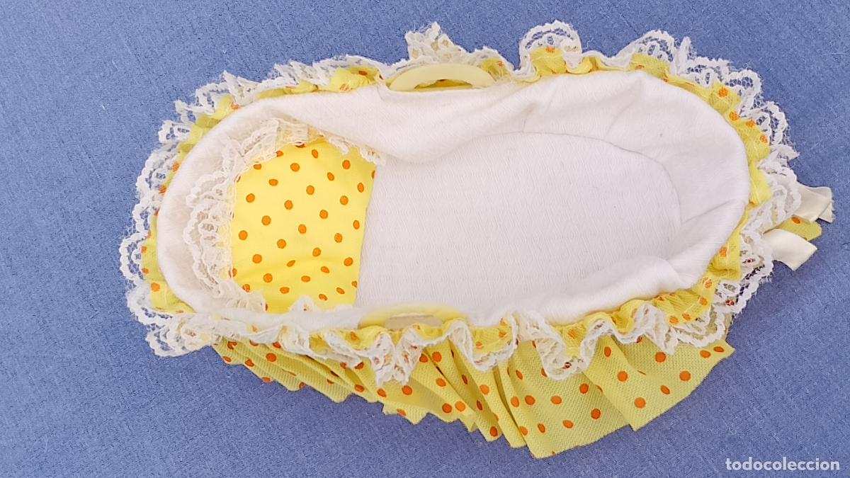 Mu&ntilde;ecas Lesly y Barriguitas: Antigua cuna capazo original de mu&ntilde;ecas Barriguitas de Famosa
