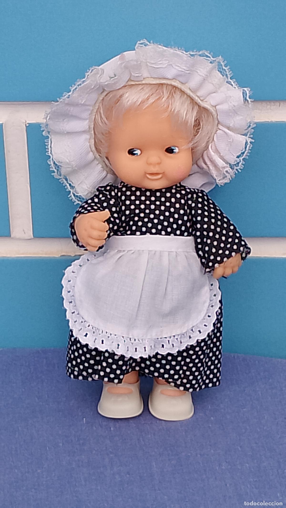 Mu&ntilde;ecas Lesly y Barriguitas: Antigua mu&ntilde;eca Los Cuentos de Barriguitas Abuela de Caperucita, de Famosa