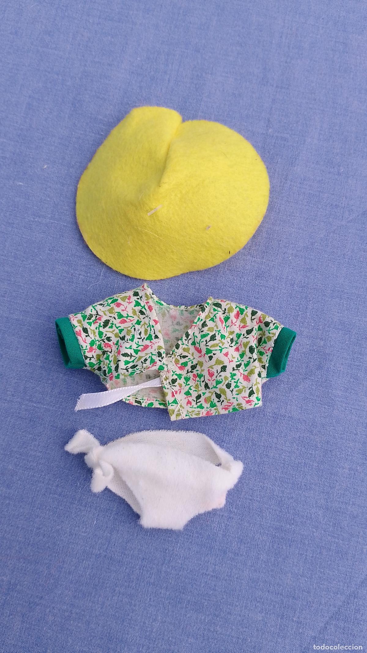 Mu&ntilde;ecas Lesly y Barriguitas: Antiguo conjunto de ropa original de mu&ntilde;eco Barriguitas Chino de Famosa