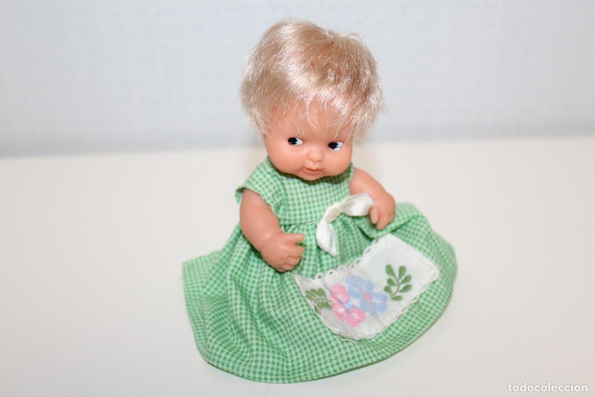 Mu&ntilde;ecas Lesly y Barriguitas: BARRIGUITAS DE FAMOSA CON VESTIDO DIFICIL - A&Ntilde;OS 70