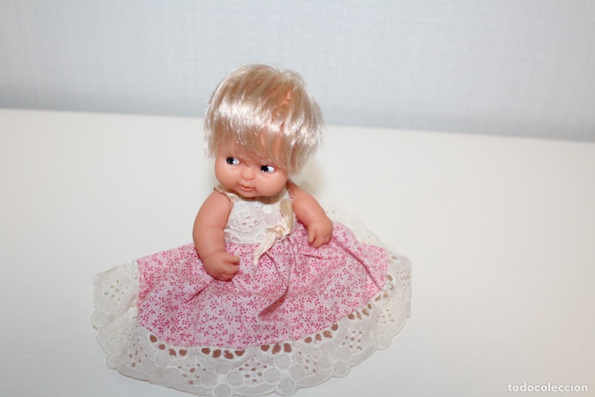 Mu&ntilde;ecas Lesly y Barriguitas: BARRIGUITAS DE FAMOSA CON VESTIDO DIFICIL - A&Ntilde;OS 70