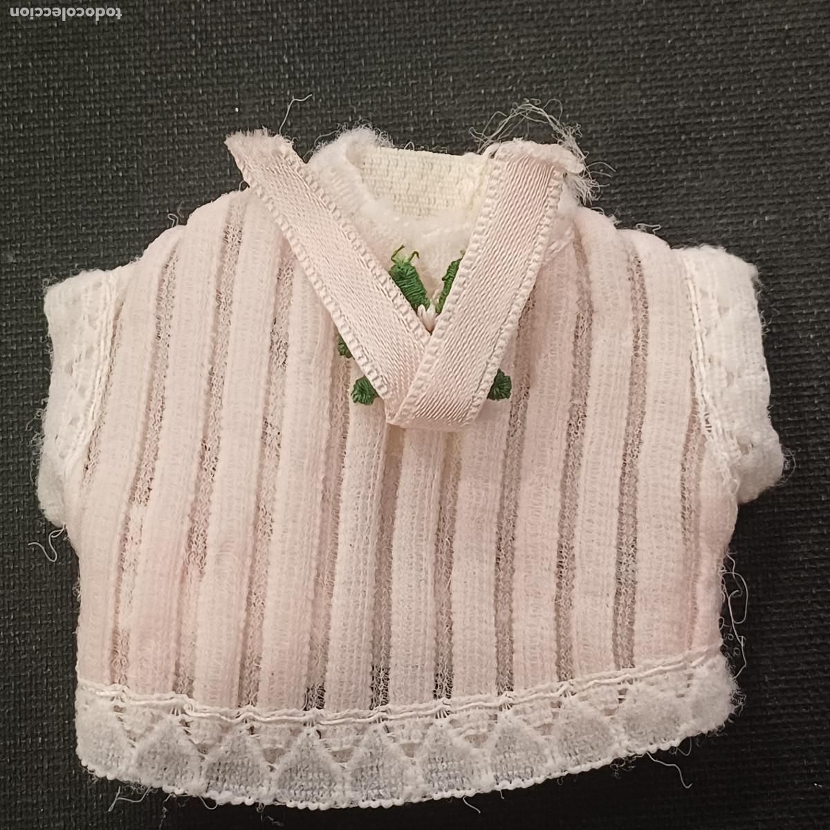 Mu&ntilde;ecas Lesly y Barriguitas: BLUSA/CAMISA ROSA BORDADA FLOR BARRIGUITAS DE FAMOSA.