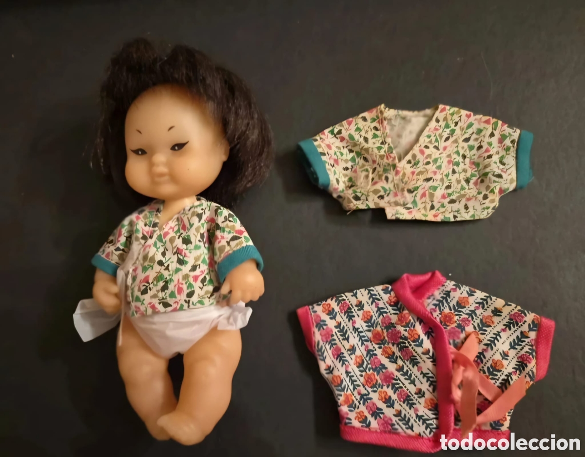 Mu&ntilde;ecas Lesly y Barriguitas: Barriguitas Chinita Famosa A&ntilde;os 70 Original + Lote 3 Conjuntos con Etiqueta (1, 48 y 59) &iexcl;Muy Rara!