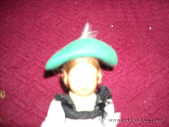 Mu&ntilde;ecas celuloide: ANTIGUA MU&Ntilde;ECA CELULOIDE. TRAJE REGIONAL. 13 CM. - Foto 2