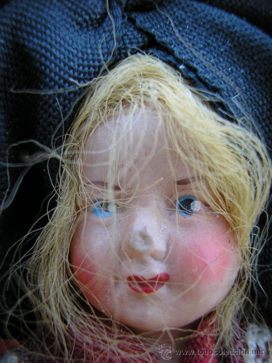 Mu&ntilde;ecas celuloide: Mu&ntilde;eca antigua en traje tradicional - celuloide - pieza de colecci&oacute;n - Foto 2