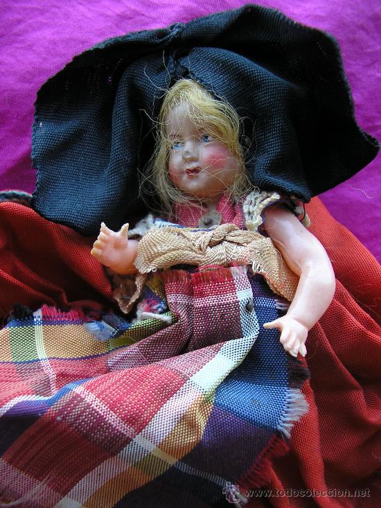 Mu&ntilde;ecas celuloide: Mu&ntilde;eca antigua en traje tradicional - celuloide - pieza de colecci&oacute;n - Foto 5