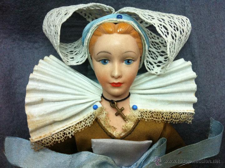 Mu&ntilde;ecas celuloide: Mu&ntilde;eca con traje regional de la Breta&ntilde;a francesa. - Foto 1