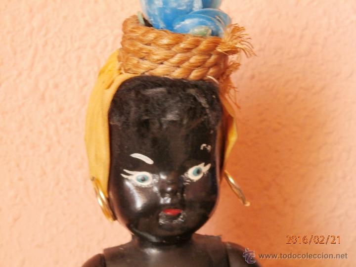 Mu&ntilde;ecas celuloide: ANTIGUA MU&Ntilde;ECA NEGRITA de CELULOIDE con FALDA DE CRISTAL Y CUARZOS - Foto 2