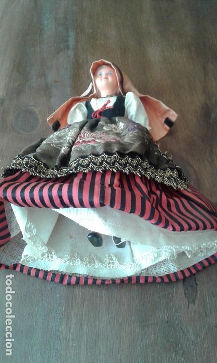 Mu&ntilde;ecas celuloide: mu&ntilde;eca con vestido tradicional y cruz - Foto 3