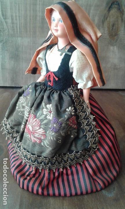 Mu&ntilde;ecas celuloide: mu&ntilde;eca con vestido tradicional y cruz - Foto 6