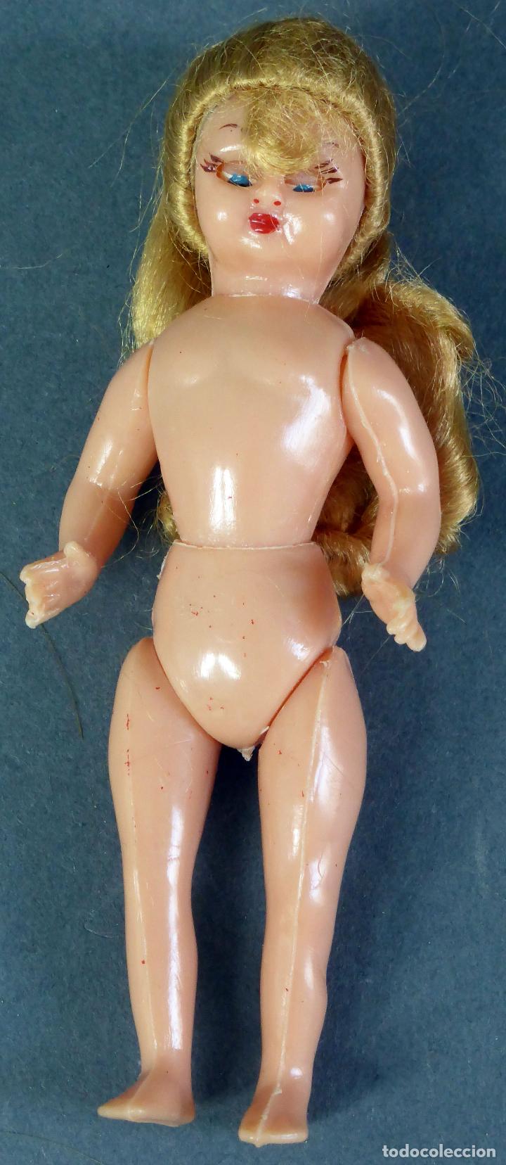 Mu&ntilde;ecas celuloide: Mu&ntilde;eca celuloide articulada a&ntilde;os 50 10 cm - Foto 1