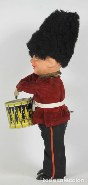 Mu&ntilde;ecas celuloide: MU&Ntilde;ECO AUTOMATA GUARDIA REAL EN CELULOIDE. WEST GERMANI. SIGLO XX. - Foto 10