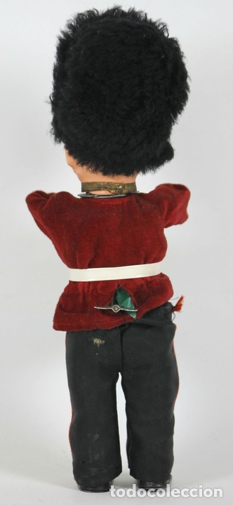 Mu&ntilde;ecas celuloide: MU&Ntilde;ECO AUTOMATA GUARDIA REAL EN CELULOIDE. WEST GERMANI. SIGLO XX. - Foto 12