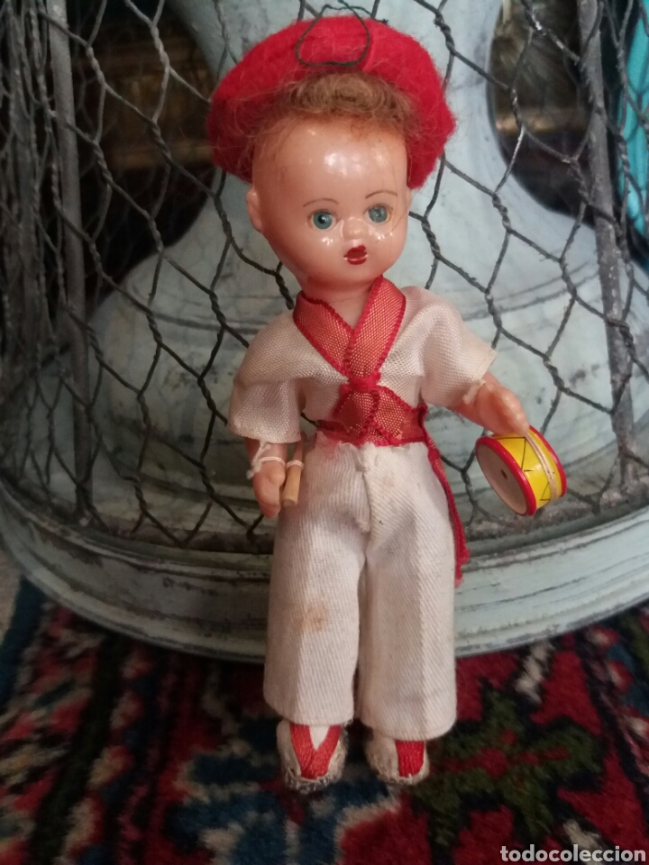 Mu&ntilde;ecas celuloide: Antiguo mu&ntilde;eco de celuloide indumentaria Pais Vasco - Foto 1