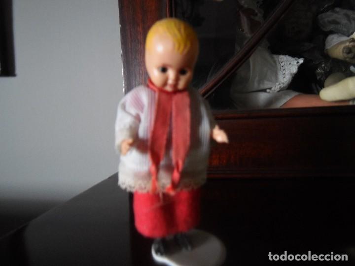 Mu&ntilde;ecas celuloide: Gracioso monaguillo antig&uuml;o en celuloide, 10 cms. altura - Foto 1