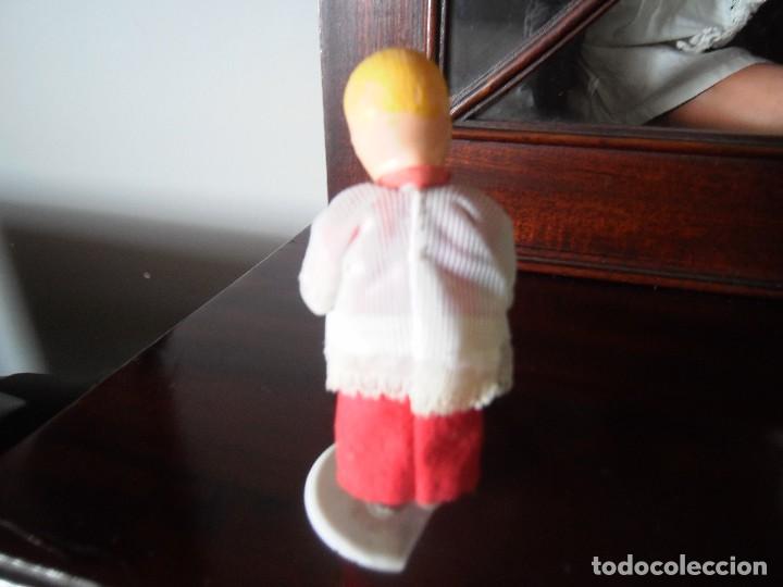 Mu&ntilde;ecas celuloide: Gracioso monaguillo antig&uuml;o en celuloide, 10 cms. altura - Foto 2