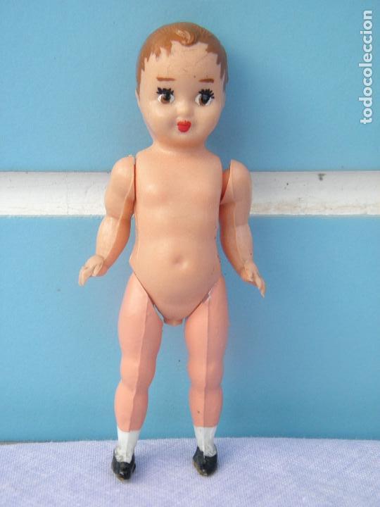 Mu&ntilde;ecas celuloide: Peque&ntilde;a mu&ntilde;eca antigua articulada de celuloide - Foto 1