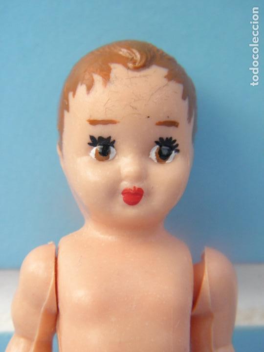 Mu&ntilde;ecas celuloide: Peque&ntilde;a mu&ntilde;eca antigua articulada de celuloide - Foto 2