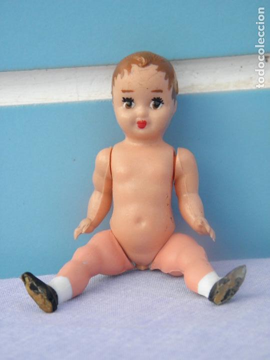 Mu&ntilde;ecas celuloide: Peque&ntilde;a mu&ntilde;eca antigua articulada de celuloide - Foto 4