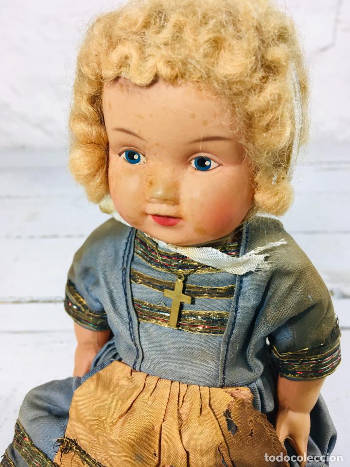 Mu&ntilde;ecas celuloide: MU&Ntilde;ECA FRANCESA DE CELULOIDE O SIMILAR CON TRAJE TRADICIONAL A&Ntilde;OS 60 - Foto 2