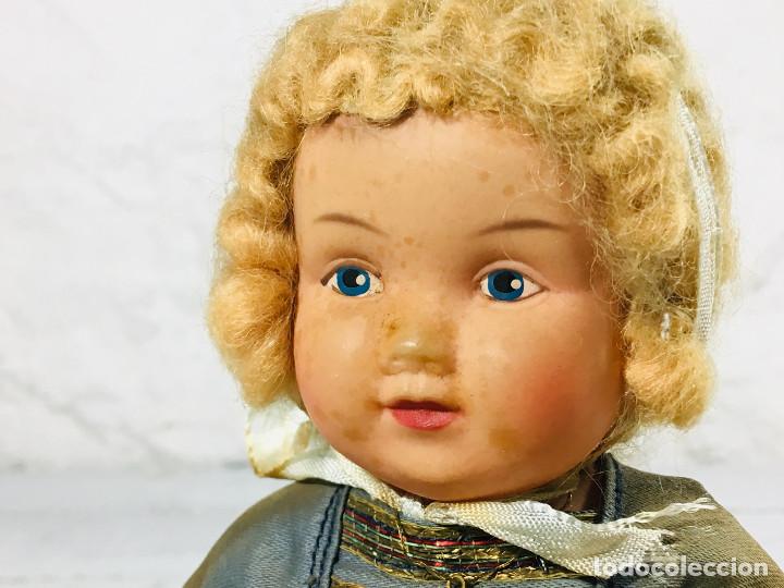 Mu&ntilde;ecas celuloide: MU&Ntilde;ECA FRANCESA DE CELULOIDE O SIMILAR CON TRAJE TRADICIONAL A&Ntilde;OS 60 - Foto 3