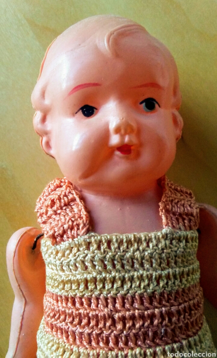 Mu&ntilde;ecas celuloide: Mu&ntilde;eca antigua de celulosa con ropita - Foto 1